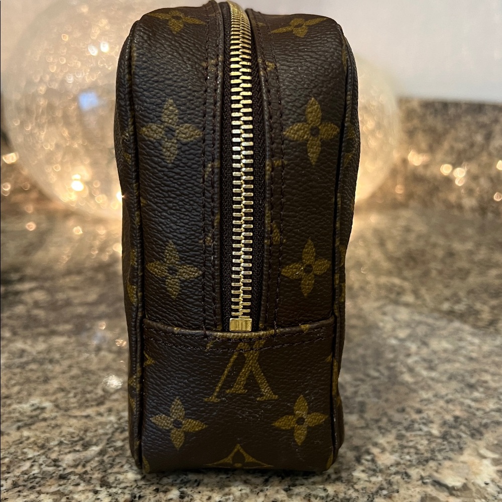 Louis Vuitton Monogram Trousse Toilette 23 - Picture 4 of 16